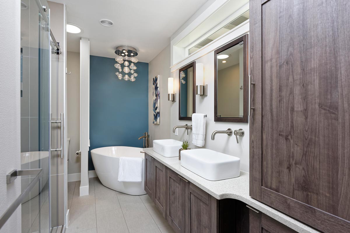 Soaking Tub with Bubble Chandelier